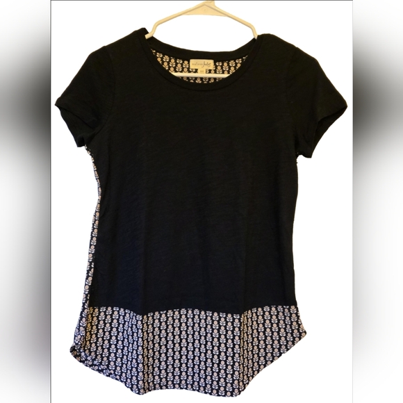 Maison Jules Tops - 🍄Maison Jules Black and Floral Pattern Tshirt Blouse Size XS